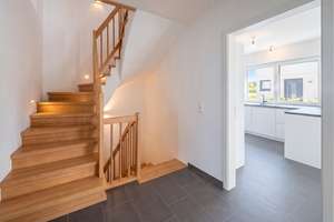 Moderne Stadtvilla mit Garten, Souterrain, Wärmepumpe und Energieeffizienz A+ in ruhiger Bestlage – Die vollständige Adresse der Immobilie erhältst du vom Anbieter., 22397 Duvenstedt, Hamburg – Vorschaubild 6