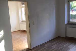 Mitten in Fürth-City ! Hübsche 2-Zimmer-Altbau-Erdgeschoß-Wohnung mit Gartenanteil und Stellplatz – Gustav-Schickedanz-Straße 1, 90762 Fürth – Vorschaubild 3