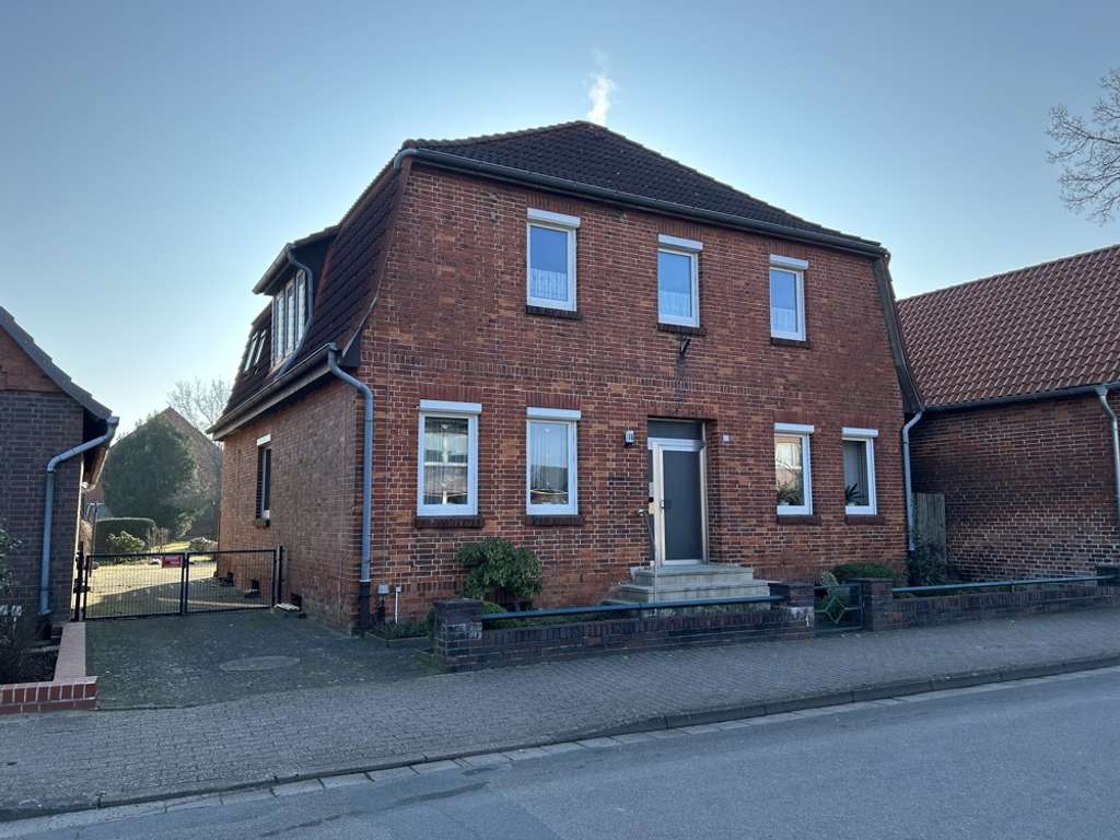 Immobilie in Nienburg/Weser - Solides Einfamilienhaus mit großem Grundstück - Bild 1