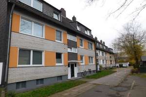 Schöne 3-Zimmerwohnung mit Vinylboden und Wannenbad im Dachgeschoss