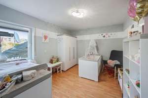 Repräsentatives Traumhaus mit Fernblick in bevorzugter Stadtrandlage von Zweibrücken – Die vollständige Adresse der Immobilie erhältst du vom Anbieter., 66482 Stadtmitte, Zweibrücken – Vorschaubild 14