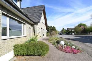Großzügiges EFH * bevorzugte Lage von Traar * 854m² Grund * 228m² Wfl. * saniert u. modernisiet 2014 – Die vollständige Adresse der Immobilie erhältst du vom Anbieter., 47802 Traar, Krefeld – Vorschaubild 2