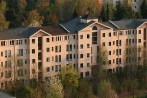 Ruhig gelegene 3-Zimmer-Wohnung mit Einbauküche und Balkon, 2. OG mit Fahrstuhl