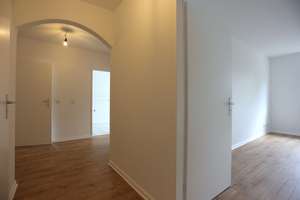 VOLLSTÄNDIG RENOVIERTE 3 ZIMMER WOHNUNG IN VENNHAUSEN MIT GROßEM BALKON UND NEUEM LAMINAT – Vennhauser Allee 186, 40627 Vennhausen, Düsseldorf – Vorschaubild 10