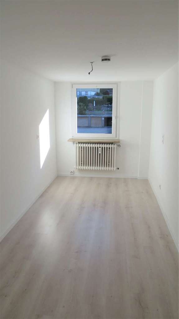 Immobilie in Titisee-Neustadt - ATTRAKTIVE RENDITE! EIGENTUMSWOHNUNG MIT GROßER DACHTERRASSE IM BELIEBTEN ORT TITISEE-NEUSTADT - Bild 2