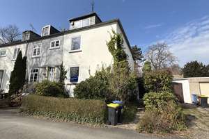 Seltene Chance in Huttrop: Reihenendhaus auf großem Grundstück