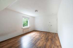 Helle und modern gestaltete 4-Zimmer-Dachgeschosswohnung in ruhiger Wohnlage – Auf dem Loh 15, 45289 Burgaltendorf, Essen – Vorschaubild 3