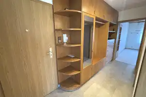 Freie 2-Zimmer-Wohnung mit Balkon und Garage zwischen Neckarpromenade und Kurpark – Stuttgart – Vorschaubild 8