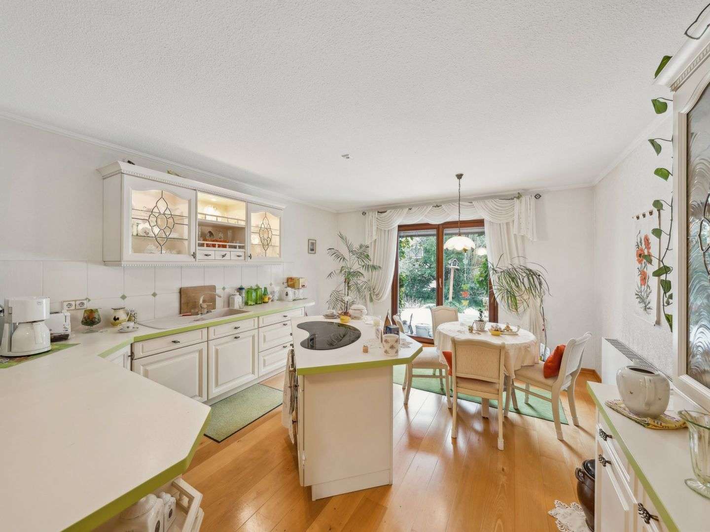 Immobilie in Bad Belzig - Großzügiges Zweifamilienhaus mit 8 Zimmern, Gartenidylle und Vollkeller in Bad Belzig - Bild 3