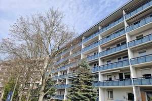 **FRISCH RENOVIERT**3-Zimmer-Wohnung // Balkon // Bad mit Wanne // 4.OG // ab 15.06.2026 – Andromedaweg 17, 4205 Grünau-Nord, Leipzig – Vorschaubild 1