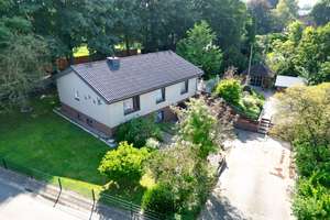 Viel Platz und Potenzial: Haus mit Terrasse, Vollkeller, Tiefgarage und einem schönen Grundstück – Die vollständige Adresse der Immobilie erhältst du vom Anbieter., 25786 Dellstedt – Vorschaubild 1