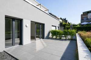 Komfortable, bezugsfreie Erdgeschosswohnung mit Fußbodenheizung und Terrasse!