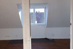 Schwabing, schöne DG-WHG/Lift, neu saniert, 2 Min. z. Englischen Garten, bis 4 m hohe Decken, ruhig – Stengelstraße 19, 80805 Münchner Freiheit, München – Vorschaubild 2