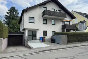 Frisch Renoviert - Dachgeschosswohnung in ruhiger Lage mit großzügigem Balkon und Tiefgaragenstellpl – München – Vorschaubild 10