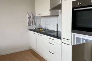 Großzügige, komplett renovierte Etagenwohnung in stilvollem Altbau!