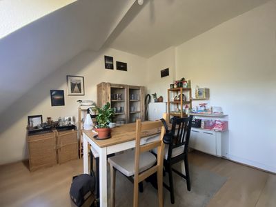 Wohnen im Grünen nahe Köln: 2,5-Zimmer-Dachgeschosswohnung mit Einbauküche in Hürth-Stotzheim