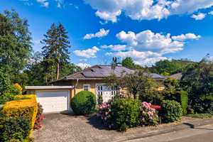 Freistehender Bungalow mit Sonnengarten und Garage! 226qm, 768qm Areal, Wärmepumpe, PV-Anlage...! – Rhein-Sieg-Kreis – Vorschaubild 2