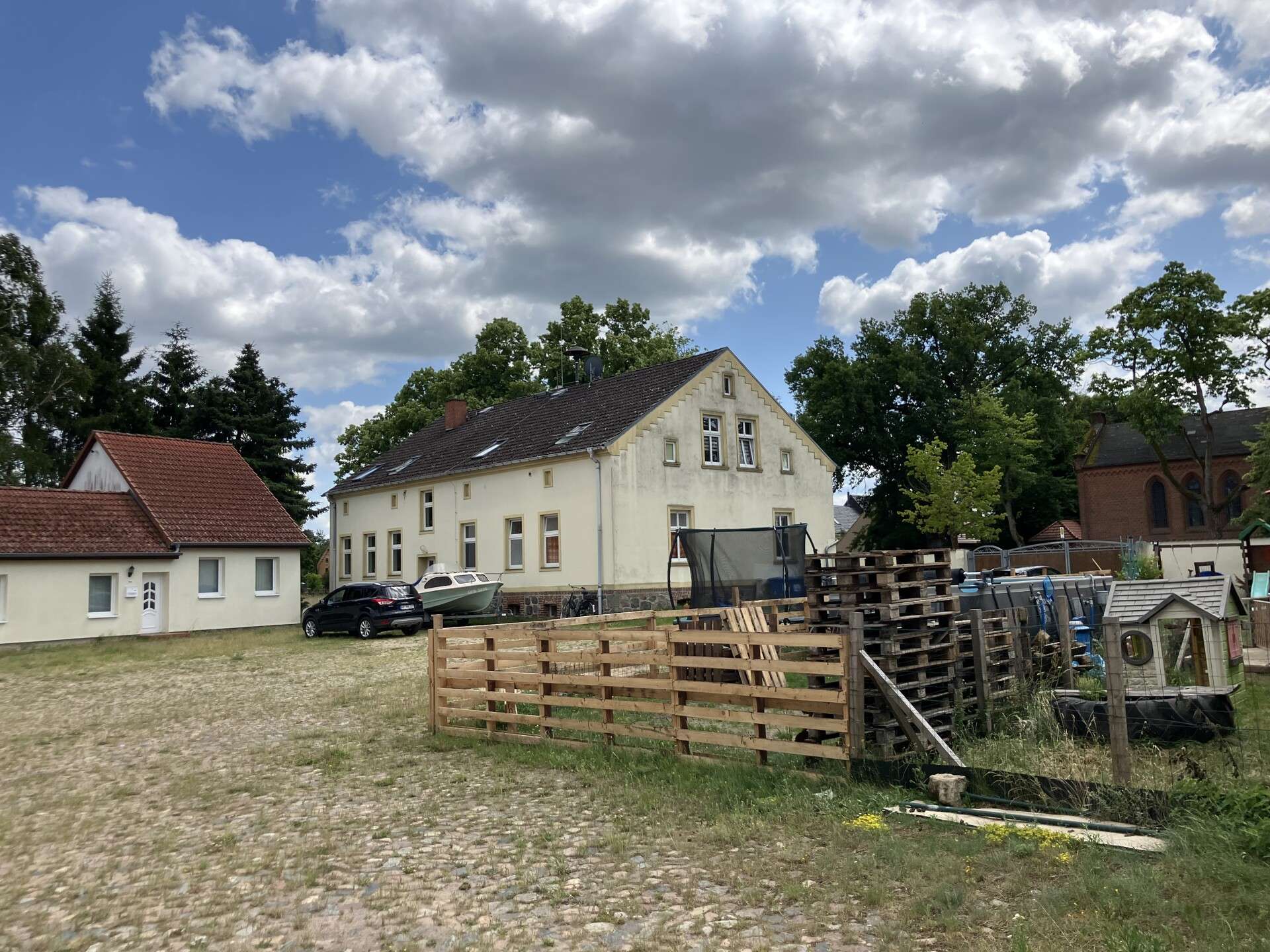 Historischer Gutshof mit über 6 HA Land, Nebengebäuden und Scheunen in idyllischer Lage, Ostprignitz Ruppin Kreis – Bild 1