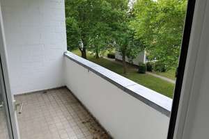 Den Fußboden verlegen wir - Helle Wohnung in Detmerode // 3.OG links – John-F.-Kennedy-Allee 40, 38444 Detmerode, Wolfsburg – Vorschaubild 2