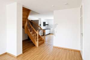 Romantische 3-Raum-Maisonette-Wohnung mit Tageslichtbad, Gäste-WC und Einbauküche in C-Ebersdorf – Lichtenwalder Straße 15, 9131 Ebersdorf, Chemnitz – Vorschaubild 2