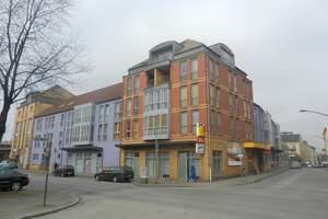 Klimatisierte und renovierte 2 1/2 Zimmer Dachgeschosswohnung mit Terrasse in Duisburg