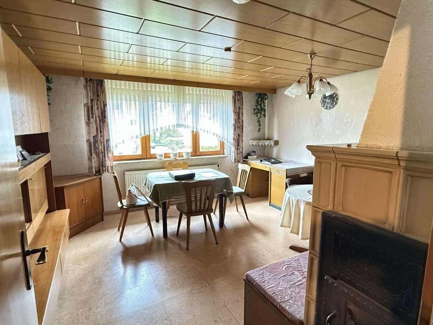 Immobilie in Meßkirch - Einfamilienhaus mit ELW, Nahwärmeheizung und 2 Garagen in guter Lage - Bild 0