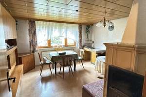 Einfamilienhaus mit ELW, Nahwärmeheizung und 2 Garagen in guter Lage – Die vollständige Adresse der Immobilie erhältst du vom Anbieter., 88605 Meßkirch – Vorschaubild 2