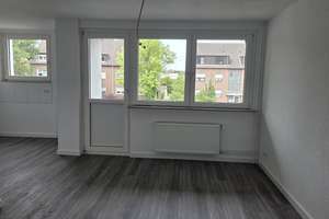 Schöne und komplett sanierte 3,5 Zimmer Wohnung in DU-Großenbaum mit 2 Balkonen