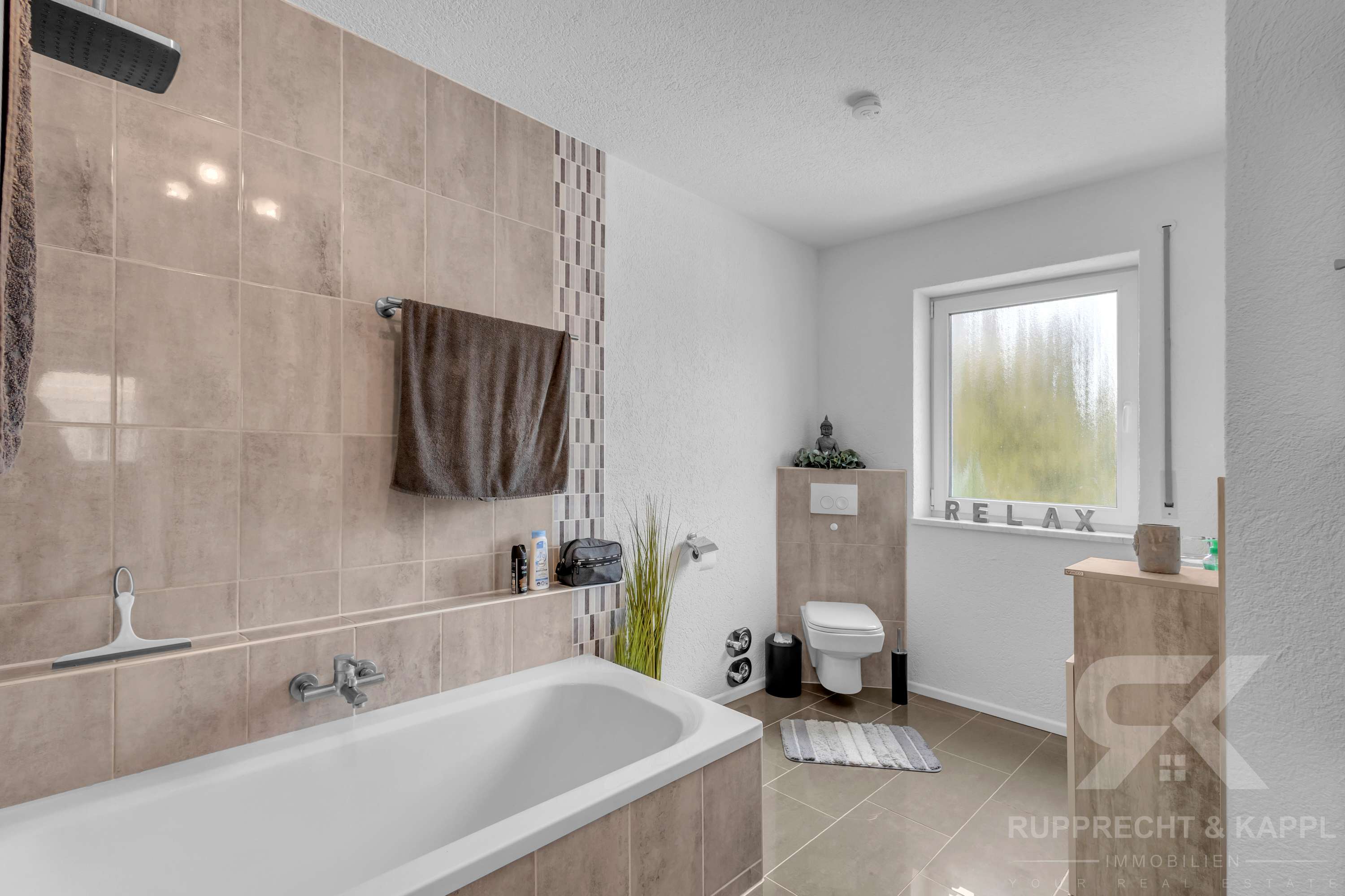 Immobilie in Teublitz - Modernes Einfamilienhaus mit ELW, Doppelgarage, PV-Anlage, viel Nutzfläche und Garten - Bild 10