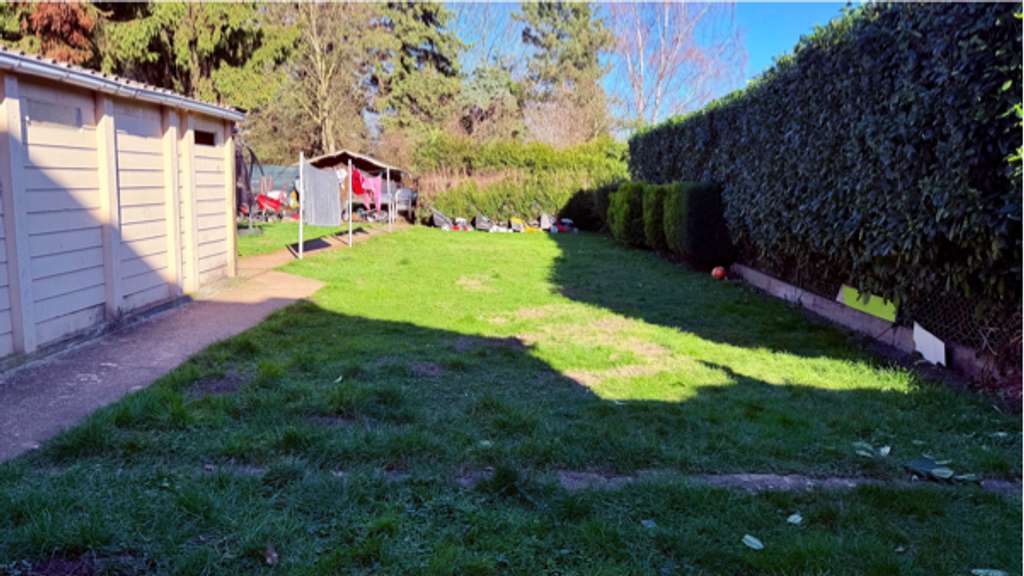 Immobilie in Niederzier - Analgeobjekt Zwei- bis Dreifamilienhaus mit 3 Garagen - Bild 2