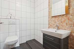 Wohnen mit Stil: Lichtdurchflutete 5-Zimmer-Wohnung mit Kamin & Balkon – Die vollständige Adresse der Immobilie erhältst du vom Anbieter., 51109 Merheim, Köln – Vorschaubild 4