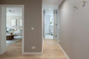 Frisch sanierte Wohnung mit klarer Raumaufteilung, in Top-Lage am Ku'damm, bezugsfrei und Balkon – Johann-Sigismund-Straße 18, 10711 Halensee, Berlin – Vorschaubild 5