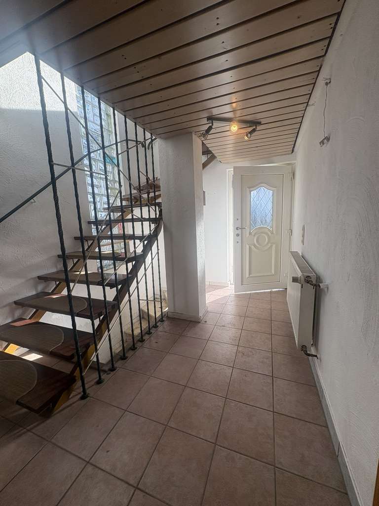 Immobilie in Langenhahn - Einfamilienhaus mit Garten und Einliegerwohnung aus 2008 - Bild 1