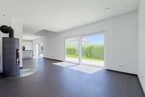 Fernblick & große Sonnenterrasse: Mit Doppelgarage, 2 Bädern, Kaminofen, PV-Anlage, EBK, bezugsfrei! – Die vollständige Adresse der Immobilie erhältst du vom Anbieter., 78078 Niedereschach – Vorschaubild 9