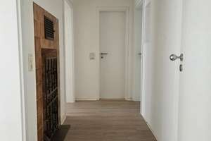 Attraktive 3-Zimmer-Wohnung mit großem Süd-/Westbalkon in zentraler und ruhiger Lage von Paderborn  – Liboristraße 2, 33098 Kernstadt, Paderborn – Vorschaubild 3