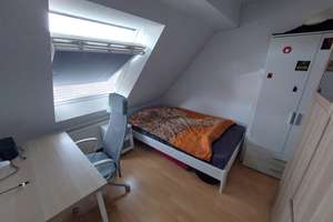 Kleines Zimmer in 4er-Berufs-WG