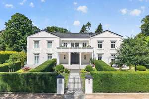Imposantes Anwesen – Haus-im-Haus-Charakter mit großzügigem Grundstück & Wohnkomfort auf drei Ebenen – Die vollständige Adresse der Immobilie erhältst du vom Anbieter., 22391 Wellingsbüttel, Hamburg – Vorschaubild 1