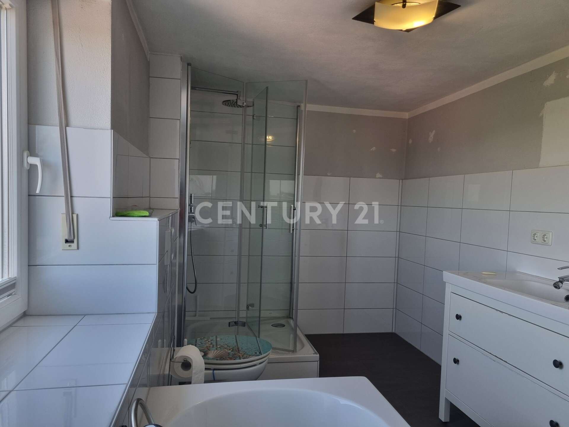 Immobilie in Hebertsfelden - Ruhe und Idylle fußläufig zur Rott: Ihr neues Zuhause mit Blick ins Grüne und Bauplatz inklusive! - Bild 3