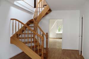 Eine wunderschöne Dachgeschosswohnung mit großem Balkon – Die vollständige Adresse der Immobilie erhältst du vom Anbieter., 65187 Südost, Wiesbaden – Vorschaubild 2