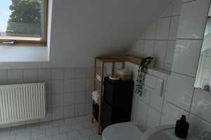 Dachappartment in ruhiger Feldrandlage von Wiesbaden-Erbenheim gesucht? Ideal für Singels ! – Sigismundstr. 16, 65205 Wiesbaden – Vorschaubild 4