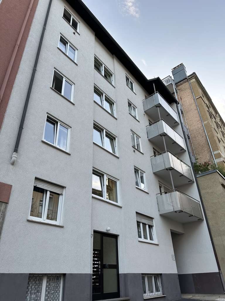 Stilvolle 2-Raum-Wohnung mit Balkon und Einbauküche in Stuttgart