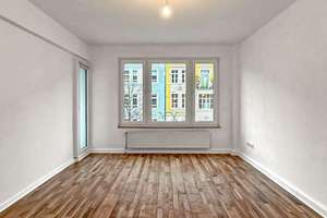 Gepflegte Pärchen-Wohnung mit zwei Balkonen und Aufzug - absolut zentrale Lage – Die vollständige Adresse der Immobilie erhältst du vom Anbieter., 40211 Stadtmitte, Düsseldorf – Vorschaubild 5