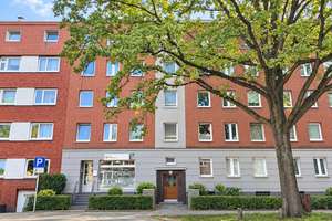 Raum zum Wohlfühlen. Sanierte Wohnung mit 2 Zimmern und großer Küche u. modernem Bad