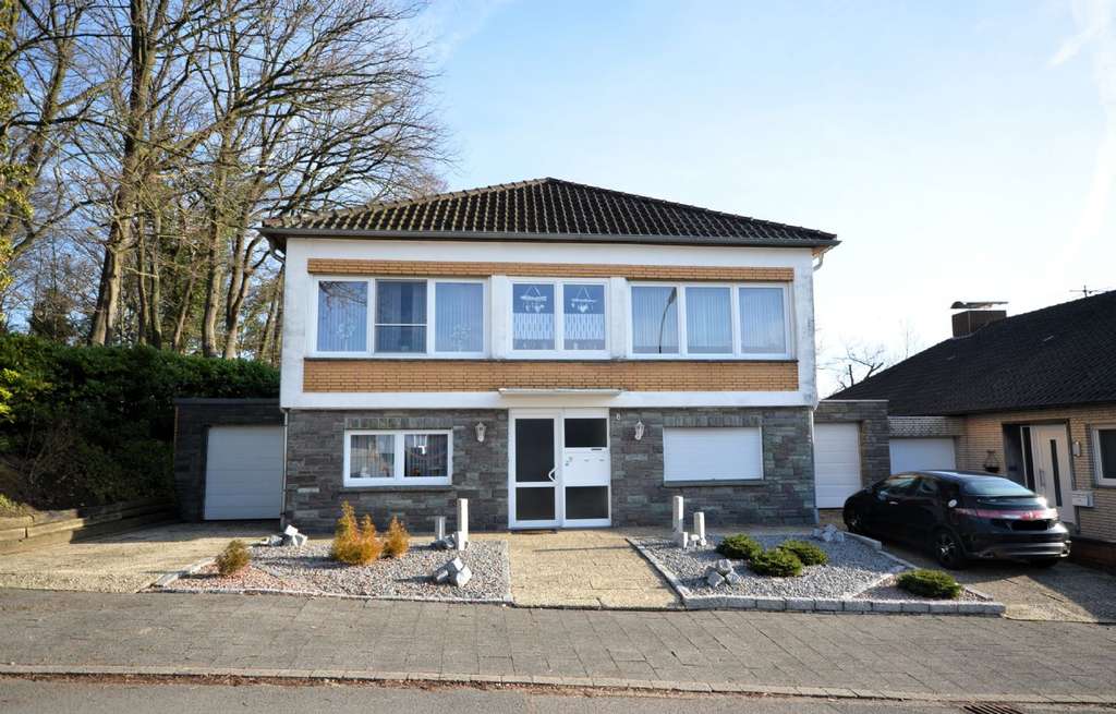 Immobilie in Hückelhoven - Solides Zweifamilienhaus als Mehrgenerationenhaus oder Kapitalanlage in Hückelhoven-Baal - Bild 1