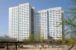 Über den Wolken von Marzahn – Allee der Kosmonauten 200, 12685 Marzahn, Berlin – Vorschaubild 2