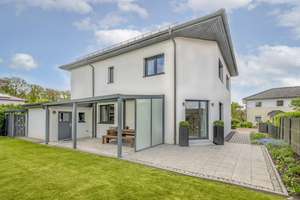 Elegante Stadtvilla auf A+ Niveau – Die vollständige Adresse der Immobilie erhältst du vom Anbieter., 21339 Weststadt, Lüneburg – Vorschaubild 2