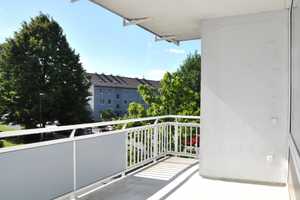 Lichtdurchflutet: Helle 3-Zimmer-Wohnung mit EBK, Sonnenbalkon, Garage und Lift! – Düsseldorf – Vorschaubild 14