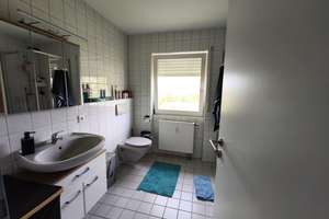 Moderne Maisonettewohnung mit Balkon & Blick ins Grüne – 3 Zimmer auf 107 m² in Lauf – Obere Rötelstraße 19b, 77886 Lauf – Vorschaubild 9
