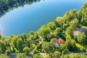 Ein Sprung vom eigenen Garten in den See: Historische Villa in einzigartiger Schlachtenseelage – Die vollständige Adresse der Immobilie erhältst du vom Anbieter., 14129 Nikolassee, Berlin – Vorschaubild 2