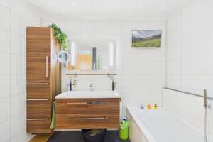 Luxus-Doppelhaushälfte mit Smart Home, Pool, Premium-Küche, Heimkino, Kamin & Wintergarten – Die vollständige Adresse der Immobilie erhältst du vom Anbieter., 86899 Landsberg am Lech – Vorschaubild 19